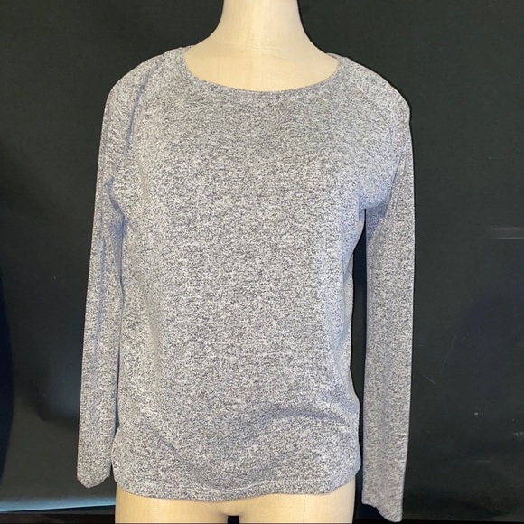 Two old navy tops - Picture 2 of 8